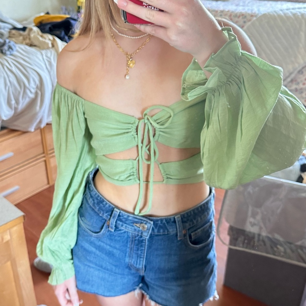 Princess polly green puff sleeve top!